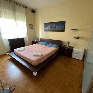 Impeccable 3 Bedroom House Up To 6 People 10 Minutes Away From Duomo Milano