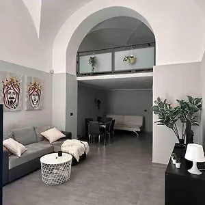Appartamento 44, Aeroporto di Catania Fontana Rossa
